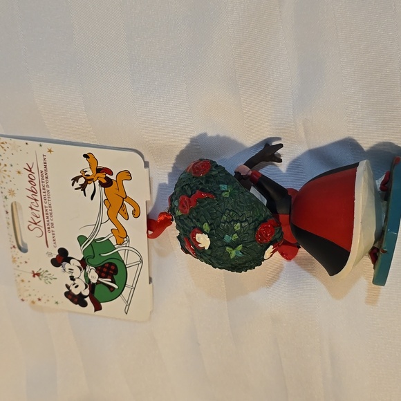 NWT 2017 Disney Alice In Wonderland Queen Of Hearts Sketchbook Ornament - Picture 2 of 2